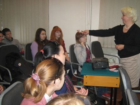 17 мая в Алтайской краевой библиотеке состоялась встреча с преподавателями и студентами Барнаульского кооперативного техникума – завершающее мероприятие в рамках книжно-иллюстративной выставки «Экология и жизнь», посвященной Году охраны окружающей среды.
