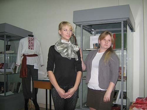 26 сентября в 15 часов в Алтайской краевой библиотеке пройдет мастер-класс «Платок как модный аксессуар, и тысяча способов его использования»