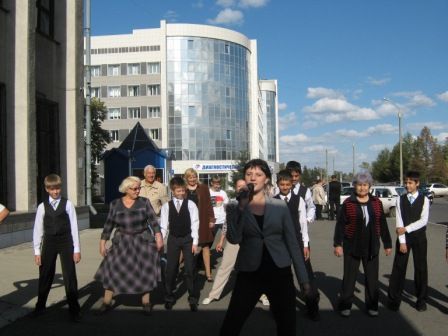 Акция «Танцевальная лихорадка» у стен «Шишковки», посвященная Дню города и 75-летию Алтайского края