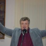 Полонез, дуэль в салоне Анны Шерер и 351 роман: в Барнауле открылась тематическая книжная выставка